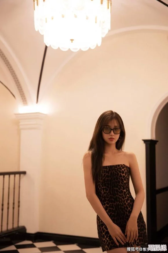 chinese妍妍国产女王调奴：最新动态揭示其在时尚界的影响力与新作品发布，备受关注