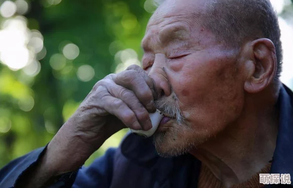 李老汉的性生生活2网友纷纷表示对李老汉的经历感到惊讶，认为这部作品真实反映了当代老年人的情感需求与生活状态