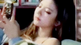 两个吃奶一个添下面视频，真是让人感到震惊，这种内容实在不应该被传播