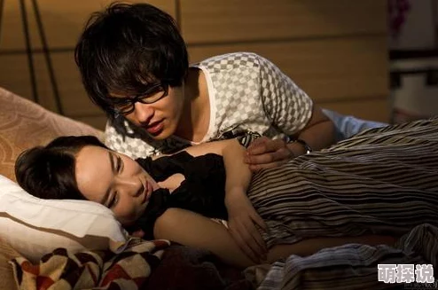 男女同房做爰视频试看 这部影片真实展现了情侣之间的亲密关系，情感细腻，值得一看，让人感受到爱情的温暖与激情