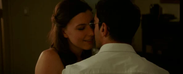 在线一级电影：某知名导演被曝与女主角秘密恋情曝光 两人频繁约会引发网友热议