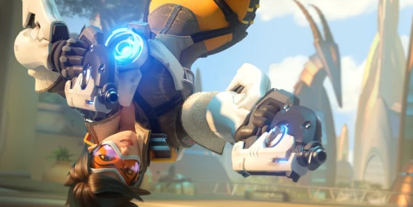 王校长《守望先锋》豪华车队意外翻车，愤怒指责路人队友脑残行为引热议