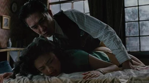 色戒电影在线观看在线惊爆消息！这部经典影片即将重映，独家幕后花絮首次曝光，影迷们绝对不容错过！