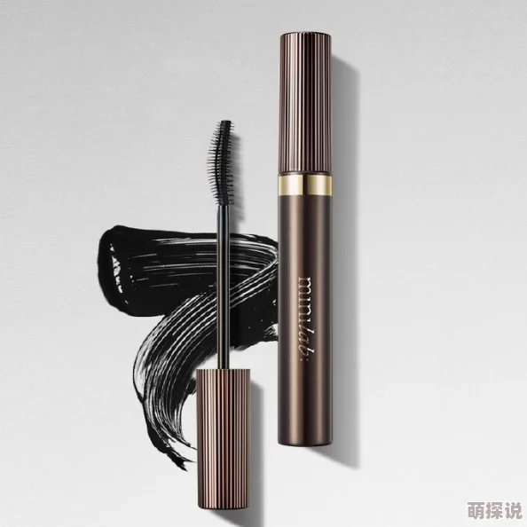 睫毛膏2美国1983这款经典产品不仅提升了女性的自信，也展现了美丽与力量的结合，激励我们追求更好的自己