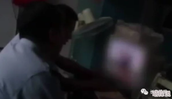 网友推荐：偷拍自拍色是一部充满创意与激情的作品，画风独特，情节引人入胜，非常值得一看。