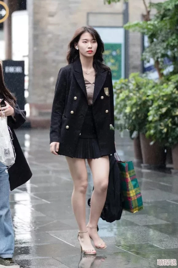 91精品国产丝袜白色高跟鞋让每一步都充满自信与优雅，展现出女性独特的魅力和风采，勇敢追求自己的梦想！