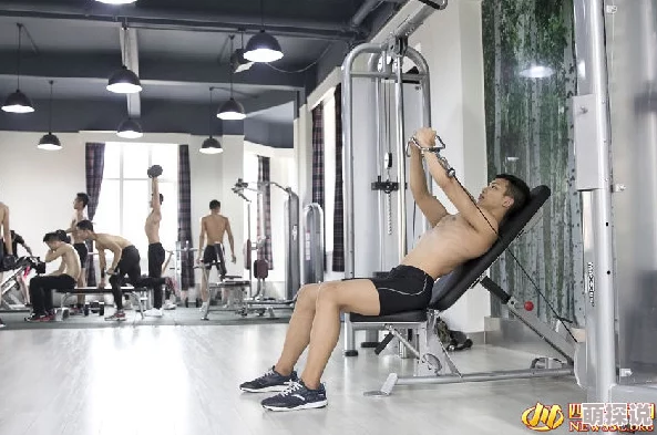 美女脱了内裤张开腿让男人添软件激发正能量的健身运动