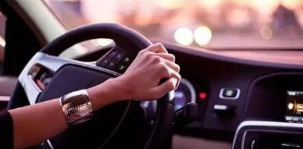 深夜老司机福利安全驾驶指南：保障您和家人的平安出行