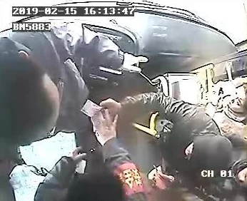 公交车后车座疯狂的做最新进展消息:近日多地公交公司加强了对后车座的管理与维护,确保乘客安全与舒适 公交车后车座疯狂的做最新进展消息:近日多地公交公司加强了对后车座的管理与维护,确保乘客安全与舒适