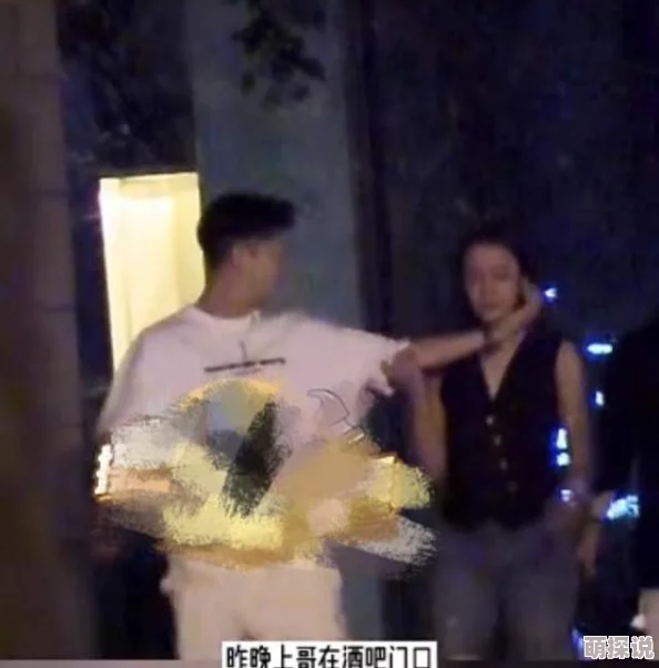 美女用手扒开自己的下面 网友推荐这段视频展现了大胆的自我表达和独特的艺术风格引发了热议值得一看