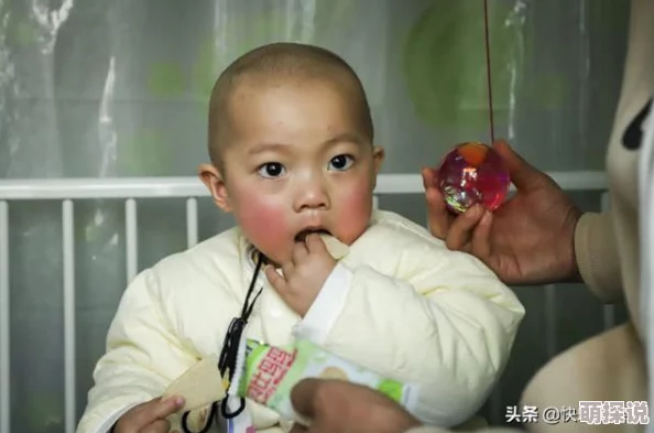 娇妻与公h喂奶惊喜：老公回家发现妻子正温柔地给公公喂奶，场面温馨感人