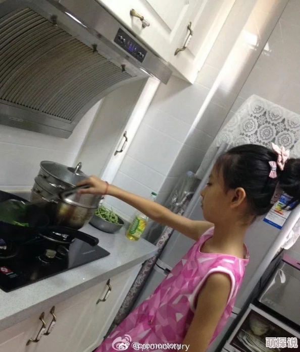 麻麻嗯啊在厨房很刺激原来是指她在做饭时哼歌