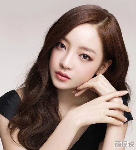 女s调教羞辱女m的vk某知名女演员私下里竟然是资深S，经常在社交平台上分享自己调教M的经历，最近爆料称她曾在一个秘密派对上羞辱了一位新晋女星，让其当众表演各种羞耻行为。