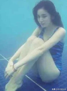 欧美成年免费大片黄在线观看某知名演员因出演大尺度电影而备受关注，其私生活也成为网友热议话题
