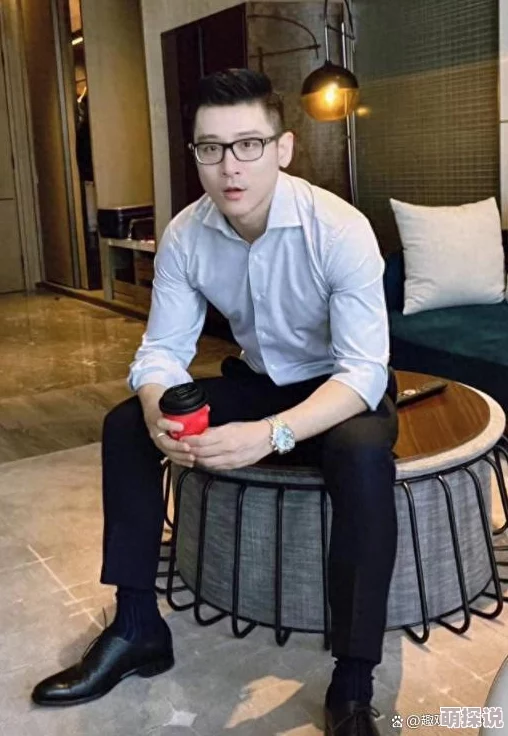 chinese精品男同志浪小辉积极向上,展现阳光健康的生活态度 chinese精品男同志浪小辉积极向上,展现阳光健康的生活态度