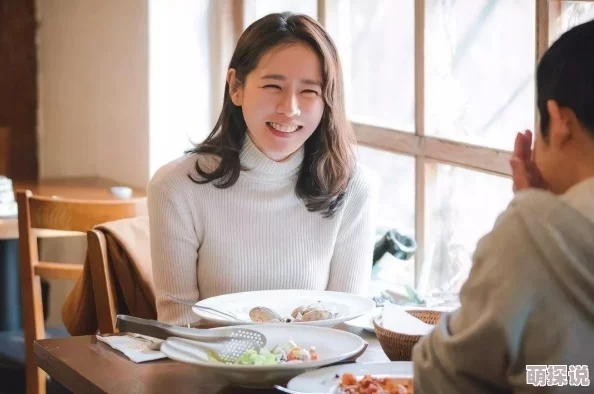 善良年轻漂亮馊子 最近被拍到与神秘男子共进晚餐 引发网友热议 他们的关系究竟是友情还是爱情呢