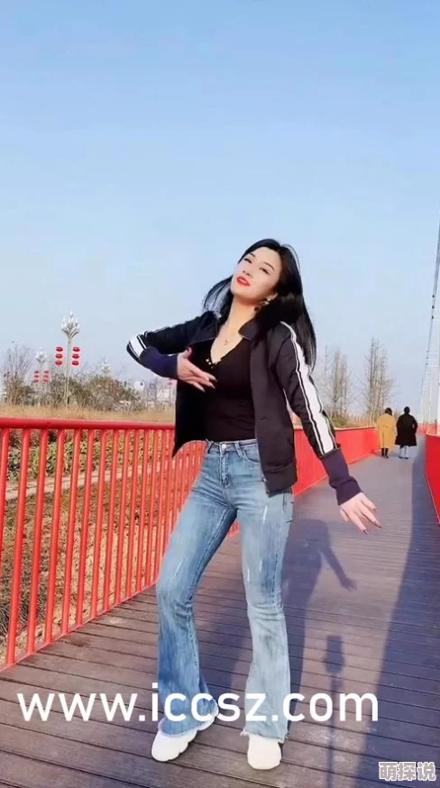 gogo专业大尺度高清人体嫩模 这是一部视觉盛宴，展现了艺术与美的完美结合，值得每位爱好者细细品味。