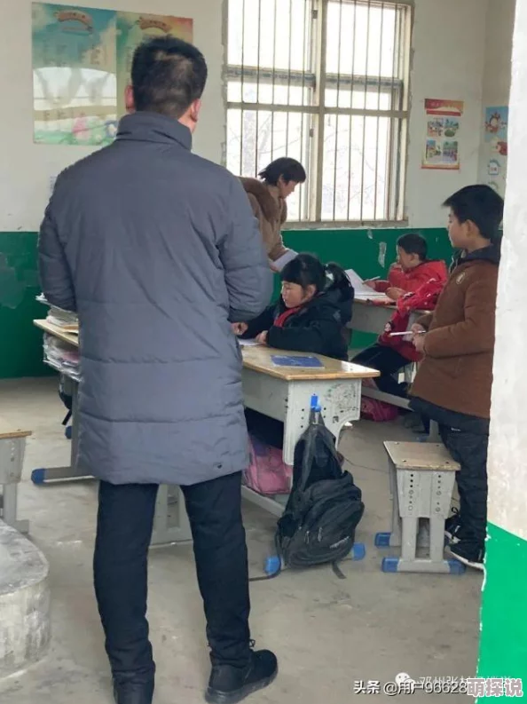 人人看人人爱人人摸人人干某明星深夜被拍与神秘女子共进晚餐