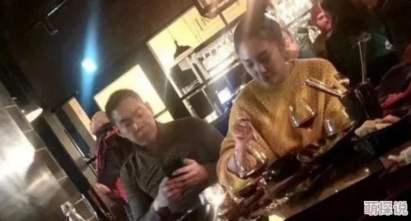 人人看人人爱人人摸人人干某明星深夜被拍与神秘女子共进晚餐