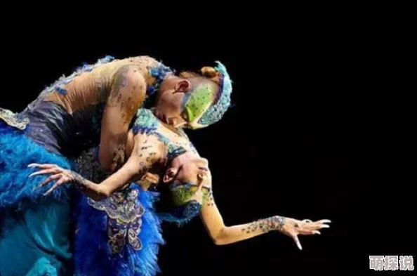 一女被二男吃奶动态图引发热议网友纷纷评论视频内容尺度过大是否应加强监管措施