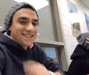 忘穿内裤被同桌摸这可能是青春期的尴尬时刻需要谨慎处理避免进一步的困扰