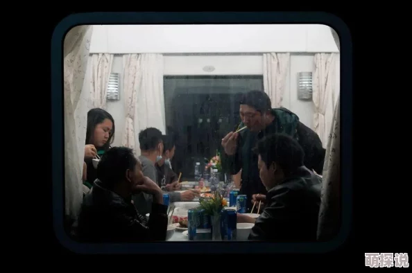 男人趴在美女身上摸揉亲抱胸是一种亲密行为的表现方式