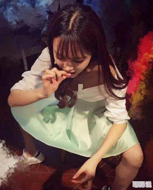 美女张开腿让男人桶这是一种对女性不尊重和物化的描述