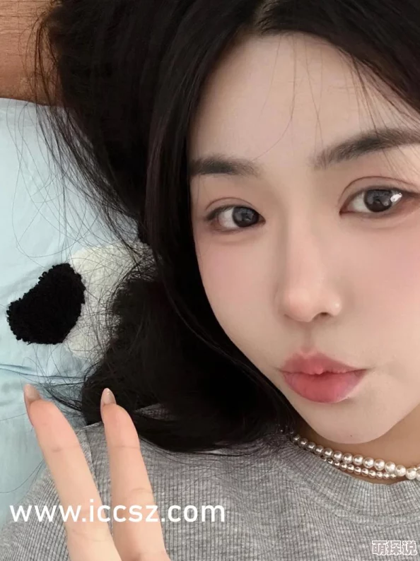 长腿校花啪到腿软指的是一位身材高挑的校园美女在激情运动中表现得非常投入，以至于双腿都变得无力软绵