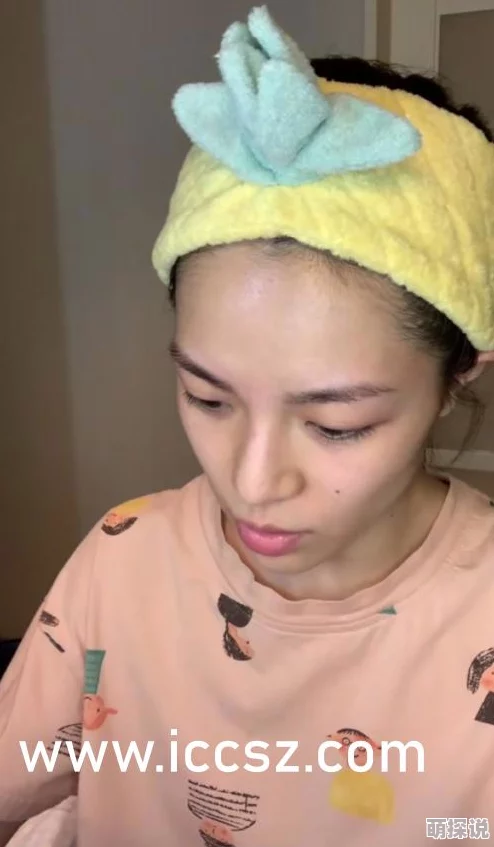 长腿校花啪到腿软指的是一位身材高挑的校园美女在激情运动中表现得非常投入，以至于双腿都变得无力软绵