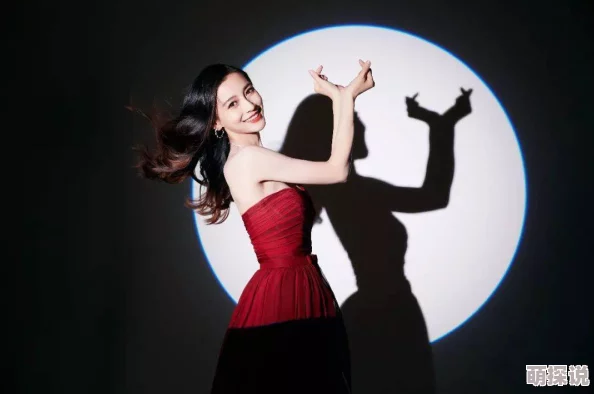 裸身xxxx人妖是指在某些特定场合或表演中，模仿异性特征并以极少衣物或无衣物的方式进行展示的人，这种行为通常是为了吸引观众的注意力或作为一种艺术表现形式