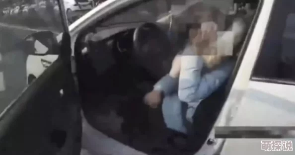 女跳蛋插水裙车嗯啊这是一段描述女性在车内使用情趣用品的场景