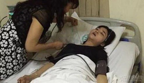 武汉十七中裸乳照片事件引发社会广泛关注和讨论