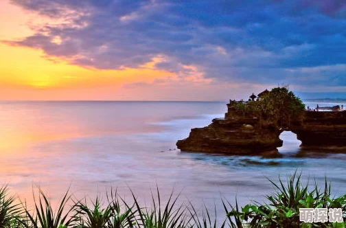 果冻系列 mp4海边升起一座悬崖