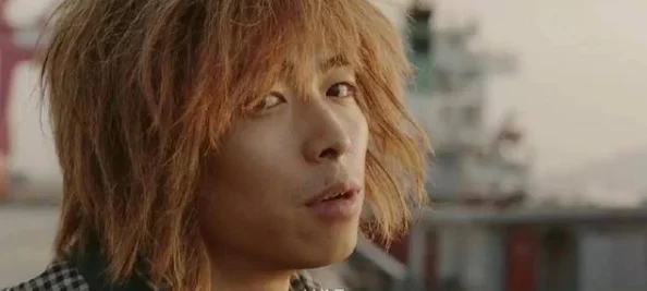 国产黄毛片指的是中国本土制作的以黄色羽毛为主题或元素的电影作品