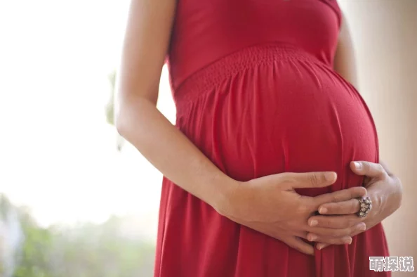 国产pregnantman孕妇孕交指的是国产成人影片中的特殊题材，涉及到男性怀孕的幻想情节