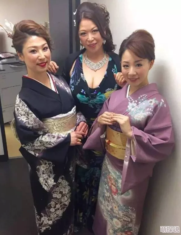 加山夏子在线观看是指通过网络平台观看她的表演或节目