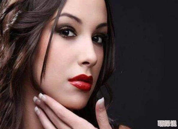 寡妇肥大的肉唇象征着孤独与欲望的矛盾心理