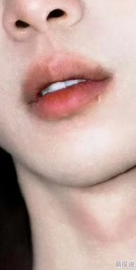 寡妇肥大的肉唇象征着孤独与欲望的矛盾心理