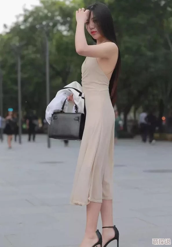 朋友的姐姐身材高挑,气质出众,是个非常有魅力的女人 朋友的姐姐身材高挑,气质出众,是个非常有魅力的女人