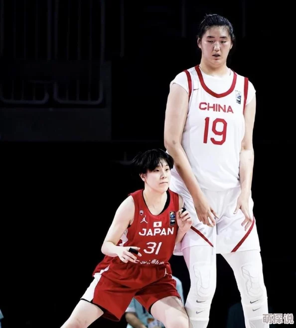 在健身房被教练啪到腿软没想到第二天还能站起来继续锻炼