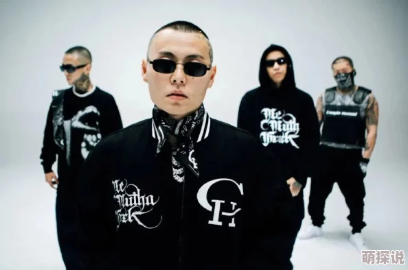 黑人双人RAPPER怪物最近推出新专辑《城市之声》，获得了广泛好评并登顶各大音乐榜单
