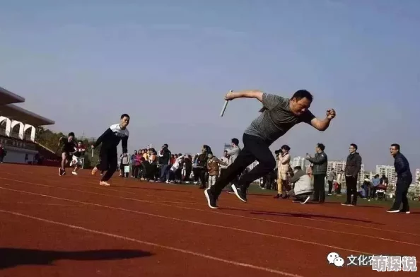 稚嫩撑到极限哭叫求饶小学生运动会上勇敢挑战极限项目