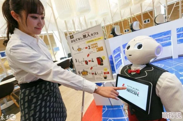 插日本女人东京街头出现机器人服务员提供便利服务