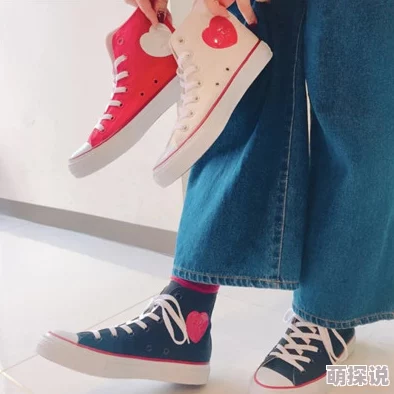 男生和女生拆拆很痛的轮滑鞋这首歌讲述了青春期男女之间的微妙情感 男生和女生拆拆很痛的轮滑鞋这首歌讲述了青春期男女之间的微妙情感