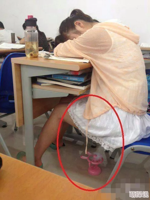 女班长脱小内内给我看这是一个关于校园生活中搞笑或尴尬事件的描述