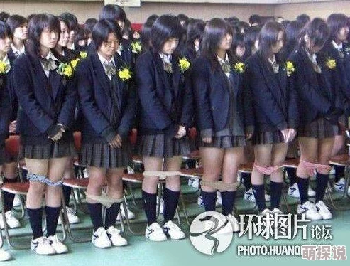 女班长脱小内内给我看这是一个关于校园生活中搞笑或尴尬事件的描述