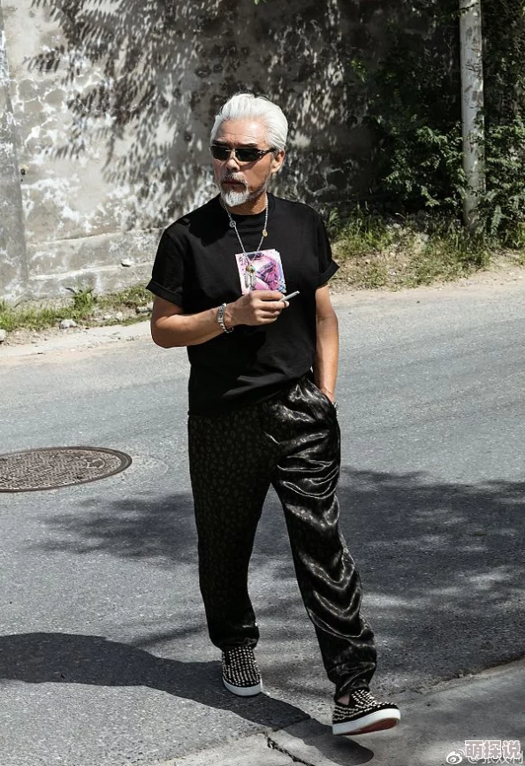 gayxxxxgay中国老头最近在抖音上开通了个人账号分享生活点滴