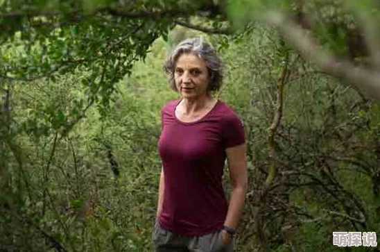 挺进美妇玉蚌深处近日，科学家发现了一种能在深海高压环境下生存的奇异生物