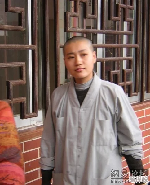 尼姑庵的和尚最近在学编程开发小程序