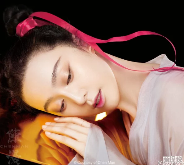 奶水美人双性日常h贪婪的红唇